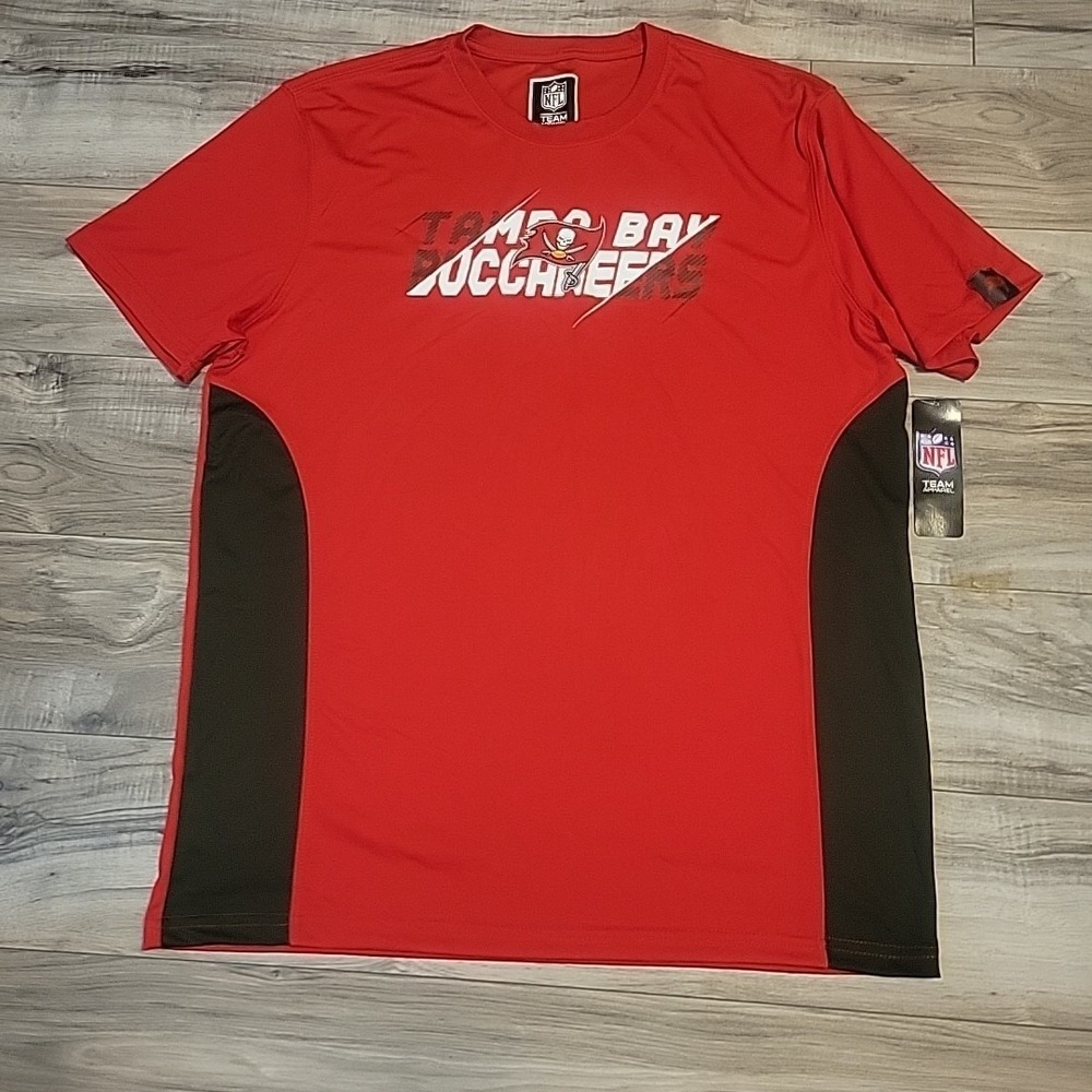 Tampa Bay T-Shirt Adult Extra Large XL Red Black‎ NFL Football Team Apparel New